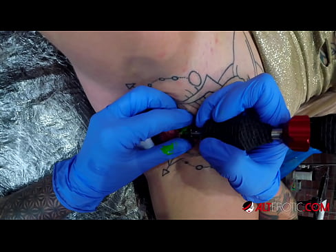 ❤️ Extrem tattooed Hottie Sully Savage krut en Tattoo op hirem Klitoris ️❌ Hausgemachte Porno op lb.image-kassir.ru ❌❤